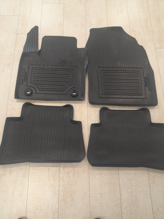 Mattenset rubber Toyota C-hr 2016 t/m 2023 (demo)