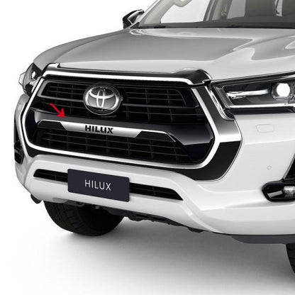 Chroom ornament "Hilux" voorbumper Toyota Hilux 2020 >