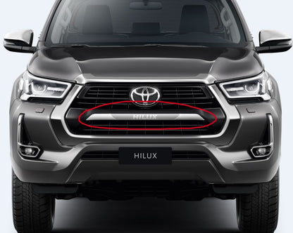 Chroom ornament "Hilux" voorbumper Toyota Hilux 2020 >